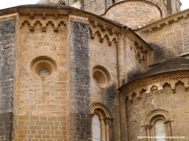 DETALLE DE LA ARTICULACIÓN NORTE DE LOS ÁBSIDES CENTRAL Y NORTE